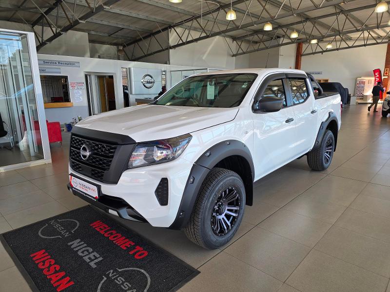 Nissan 2.5D Xe D Cab 4X2 for Sale in South Africa