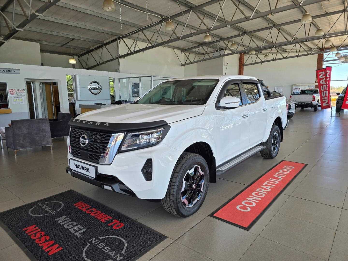 Nissan NAVARA 2.5D LE 4X4 AT D/C P/U for Sale in South Africa
