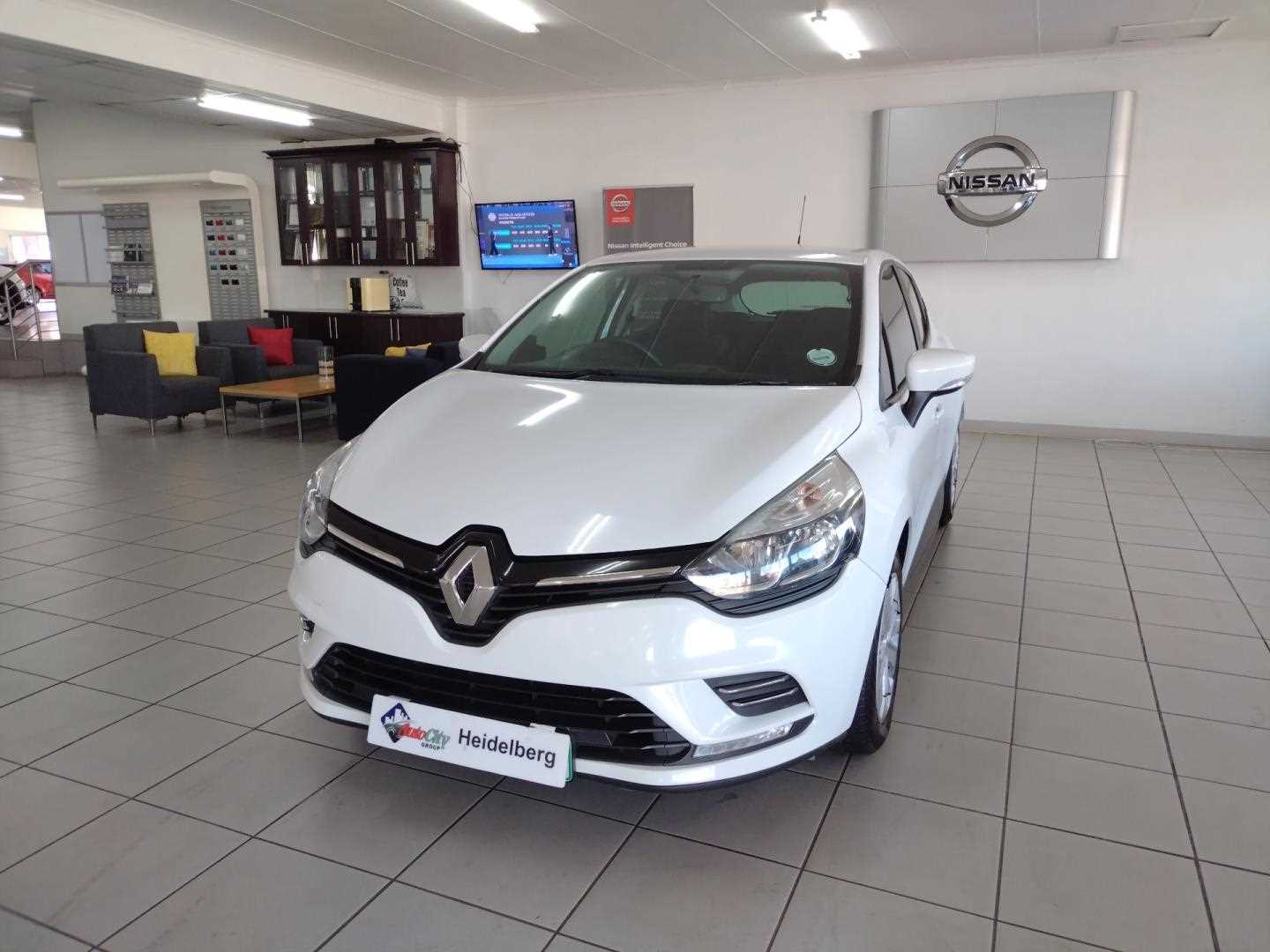 Renault CLIO IV 900T AUTHENTIQUE 5DR (66KW) for Sale in South Africa