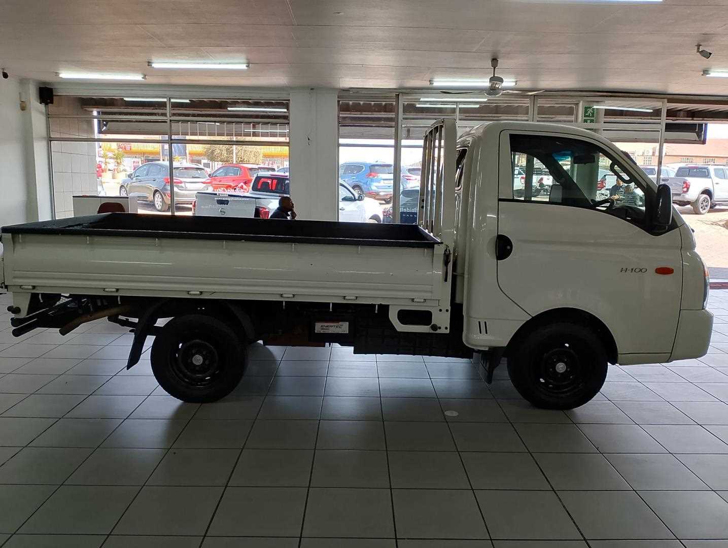 Manual Hyundai H100 Bakkie My16 2017 for sale