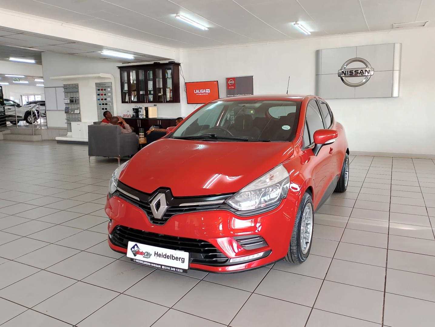 Renault CLIO IV 900T AUTHENTIQUE 5DR (66KW) for Sale in South Africa