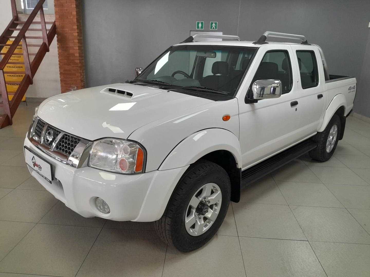 Nissan HARDBODY NP300 2.5 TDi 4X4 P/U D/C for Sale in South Africa