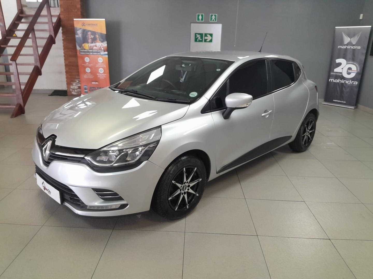 Renault CLIO IV 900T AUTHENTIQUE 5DR (66KW) for Sale in South Africa