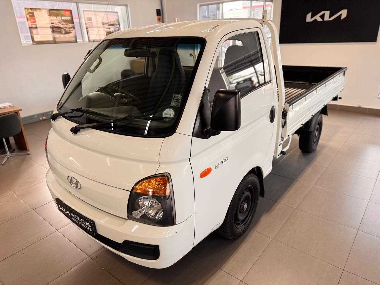 Hyundai H100 2.6 D Euro II Dropside Aircon