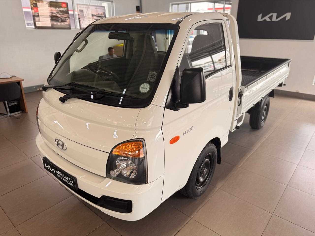 Hyundai H100 2.6 D Euro II Dropside Aircon