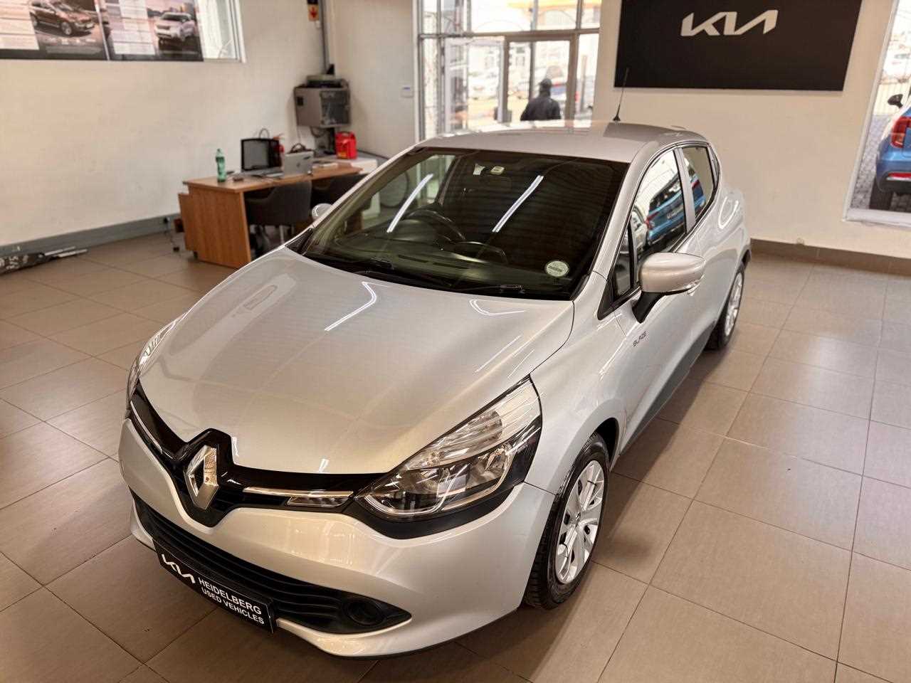 Renault CLIO IV 900T BLAZE LTD EDITION 5DR (66KW) for Sale in South Africa