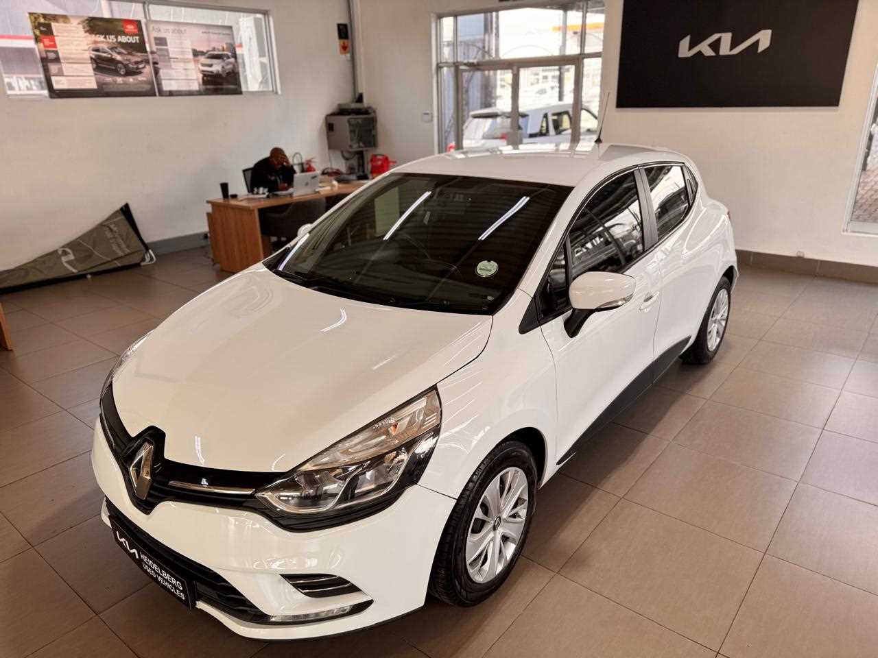 Renault CLIO IV 900T AUTHENTIQUE 5DR (66KW) for Sale in South Africa