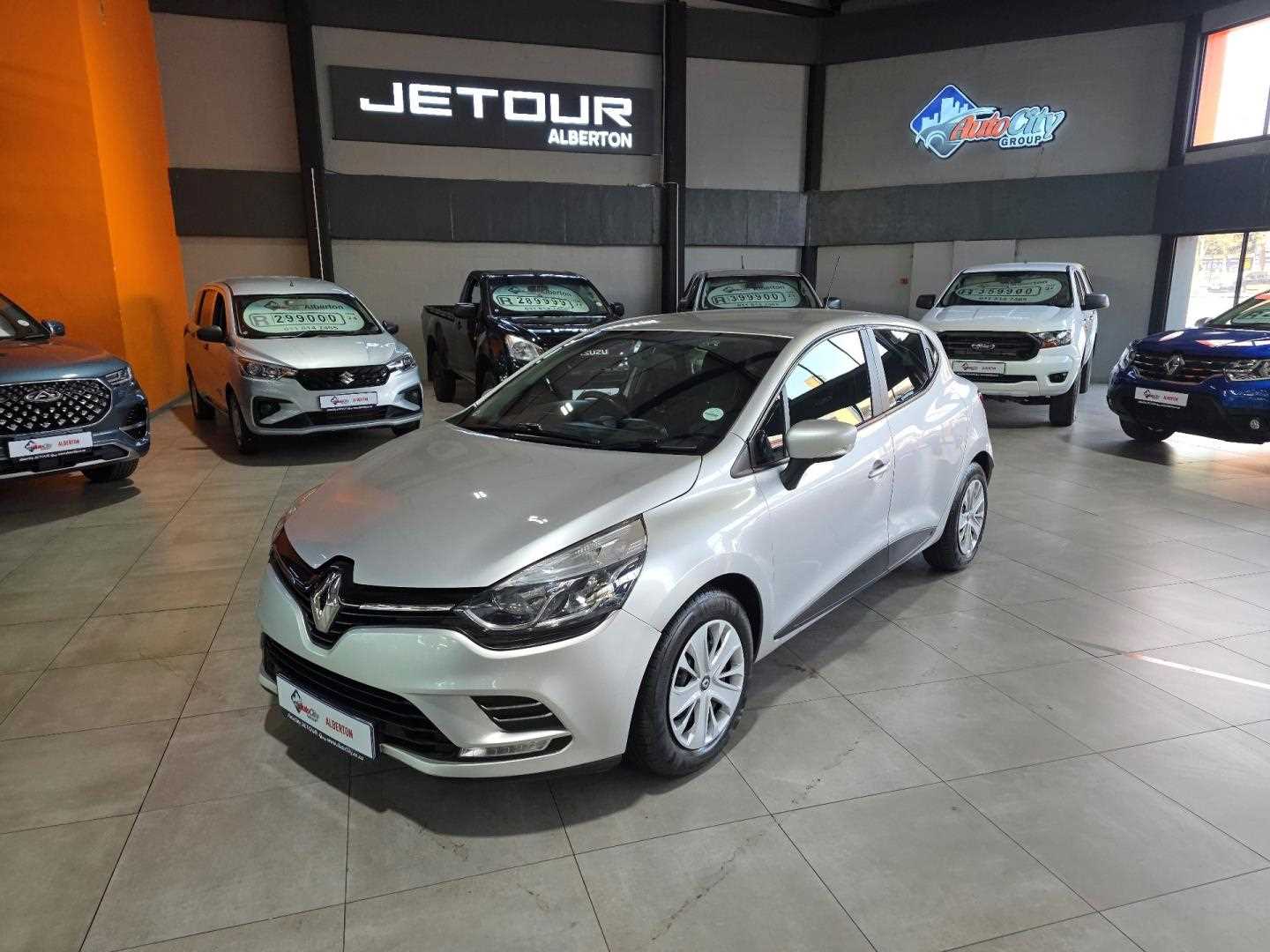 Renault CLIO IV 900T AUTHENTIQUE 5DR (66KW) for Sale in South Africa