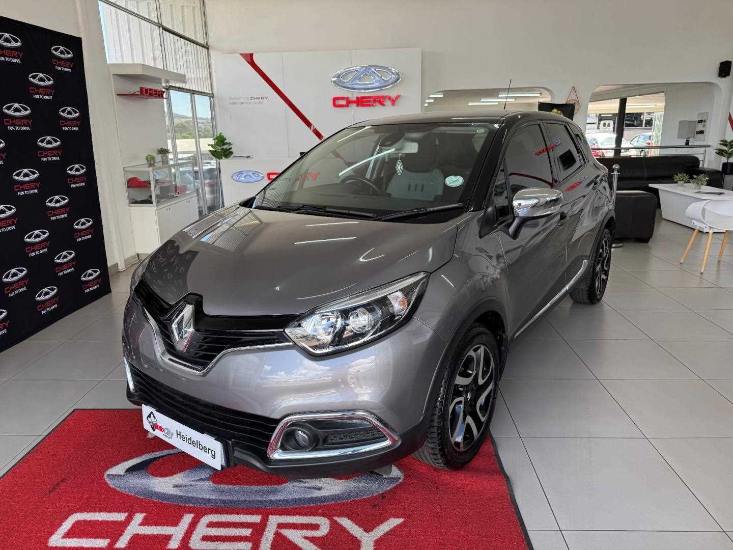 Renault CAPTUR 900T DYNAMIQUE 5DR (66KW) for Sale in South Africa