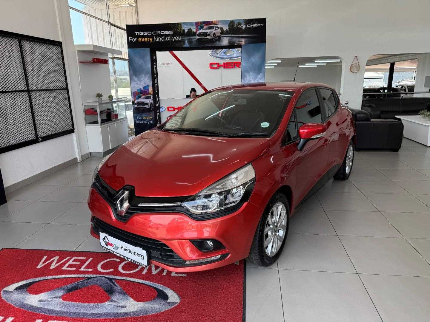 Renault CLIO IV 1.2T EXPRESSION EDC 5DR (88KW) for Sale in South Africa