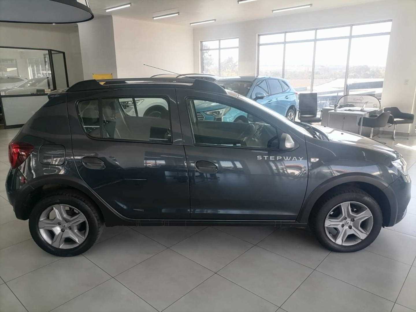 Used Renault Sandero for sale in Gauteng