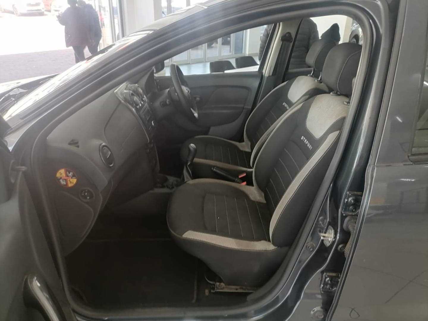 Used Renault Sandero for sale in Gauteng